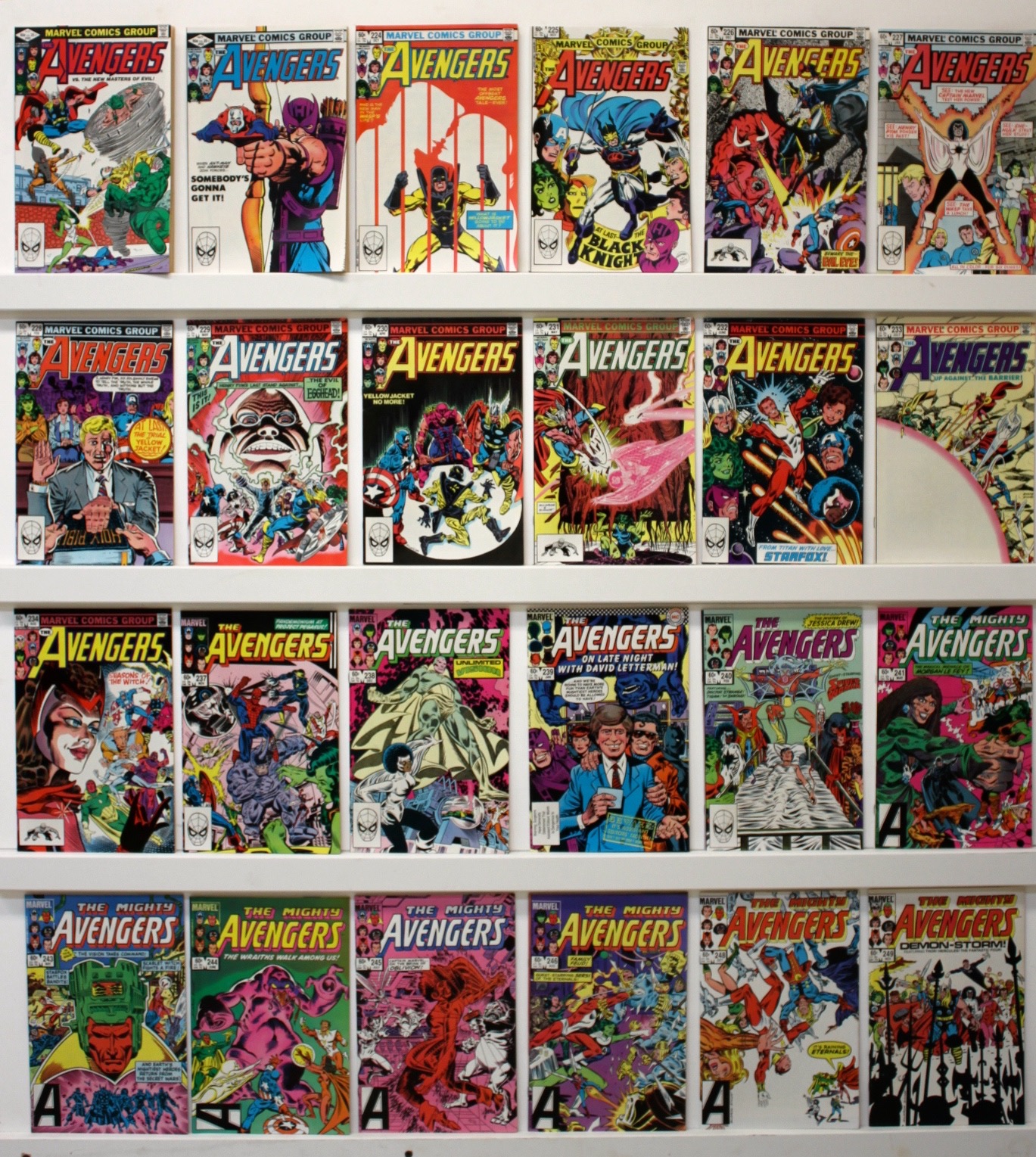 Avengers   Lot Of 65 Books - Primary